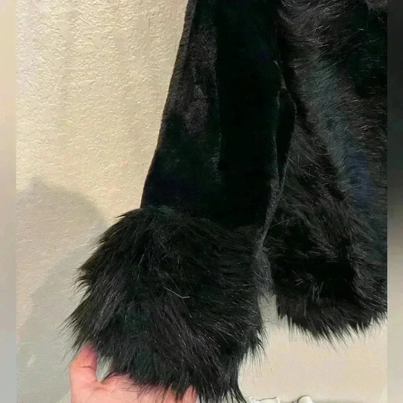 Solid Black Faux Fur Crop Coat SIZE SM/4 - Picture 8 of 10